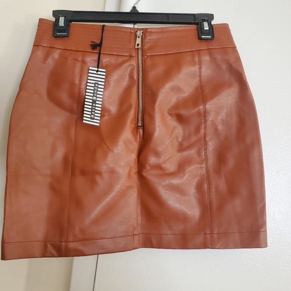 Haute Monde Leather Skirt - Picture 4 of 6